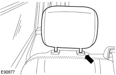 2. Отстранете облегалката за глава на третия ред седалка. Освободете скобата.