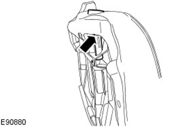 3. Свалете водачите на облегалката за глава на седалката от 2 трети ред. Освободете двете скоби.