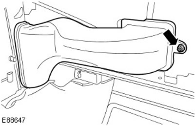 12. Отстранете канала за всмукване на въздух. Отстранете гайката.