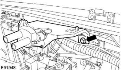 1. Поставете отново елементите в обратен ред. Стегнете (момент на затягане 22 Nm).