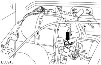 3. Изключете електрическия конектор на двигателя на вентилатора.