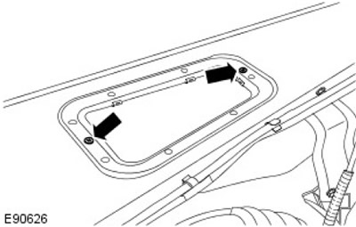 2. Освободете входа за въздух. Отстранете два винта.