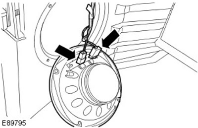 2. Отстранете високоговорителя. Разкачете 2 електрически конектора.