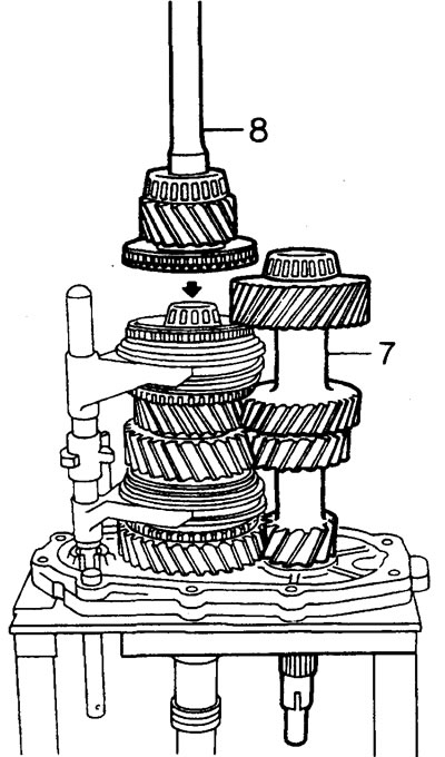 8. Lubricate the secondary shaft support bearing and install the primary shaft.