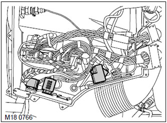 4. Разкачете опората на блока за управление на подгревните свещи от монтажната кутия.