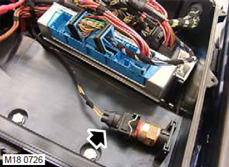 3. Изключете конектора от температурния датчик в инсталационната кутия.