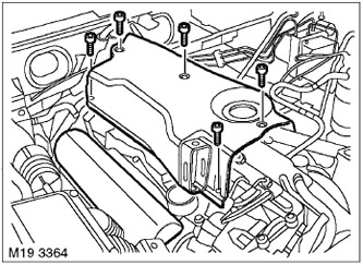 4. Отстранете 5-те болта, закрепващи капака на корпуса на въздушния филтър.