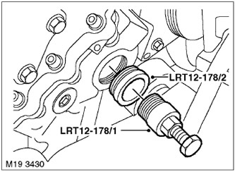 13. Завийте дорника LRT-12-178/2 в капака на синхронизацията.