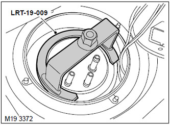 9. Почистете повърхността на заключващия пръстен от мръсотия и прах.