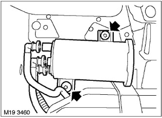 14. Откачете 3-те маркуча от абсорбера, развийте 2 болта Torx и свалете абсорбера.