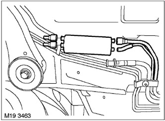 20. Изключете 3 маркуча за гориво и 1 контролна линия от горивния филтър, извадете горивния филтър.