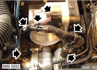 6. Разкачете съединителите от тялото на дросела, нагревателя на термостата, сензора за положение на…