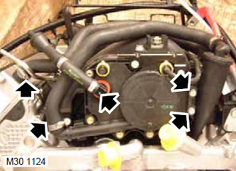 30. Развийте 2-те скоби и разкачете 2-те вентилационни маркуча.