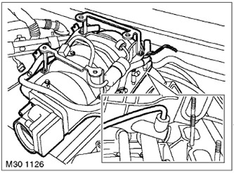 36. Повдигнете всмукателния колектор и откачете вентилационните маркучи.
