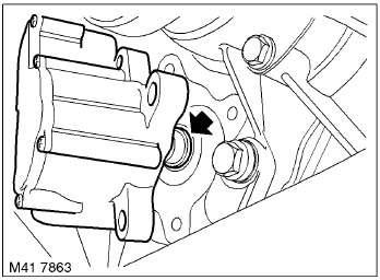 9. Не местете задвижващия винт, който трябва да остане в трансферната кутия. Много внимателно и…