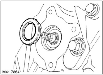 3. Смажете лагерите и го монтирайте така, че издатините му да са насочени към трансферната кутия,…