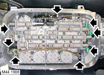 4. Marcați poziția conectorilor și scoateți cei 8 senzori și blocuri solenoide.