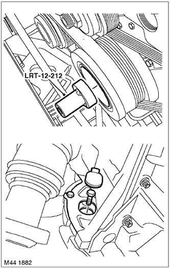20. Отстранете щепсела от корпуса на преобразувателя на въртящия момент, за да получите достъп до…