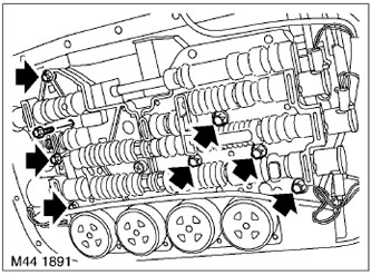 4. Равномерно и постепенно отстранете 8-те винта Torx, закрепващи модула на макарата към корпуса на…