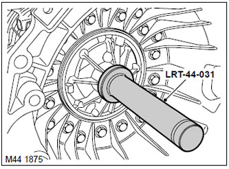 2. С помощта на инструмент LRT-44-031 поставете ново уплътнение.
