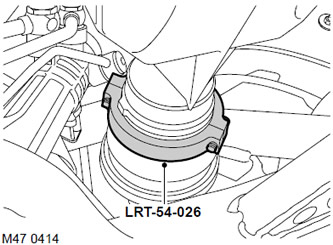 18. Монтирайте инструмент LRT-54-026 върху вътрешната връзка на задвижващия вал.