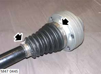 4. Scoateți și aruncați ambele cleme care fixează capacul de protecție.