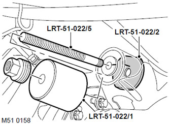 10. Инсталирайте инструмента LRT-51-022/2 върху подрамката, прекарайте пръта LRT-51-022/5 през…