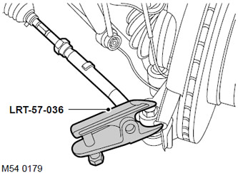 8. Отстранете и изхвърлете гайката, закрепваща лявата сферична шпилка към кормилния колян.