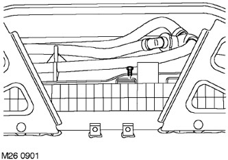 14. Отстранете винта, закрепващ корпуса на вентилатора към радиатора.