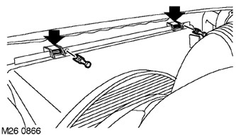 15. Отстранете скобите на капака на вентилатора.