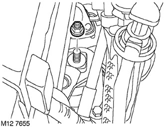 19. Отстранете гайката на лявата опора на двигателя.