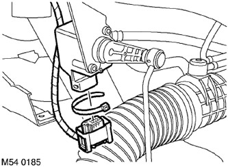 24. Маркирайте позицията на скобите и отстранете скобите, закрепващи кабела на сензора за позицията…