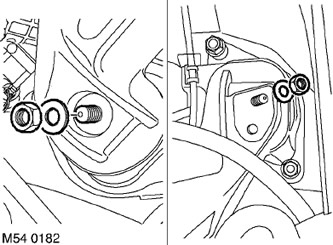 6. Свалете двете гайки на стойката на двигателя.