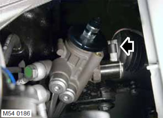 18. Отстранете съединителния блок на сензора за ъгъл на завиване.