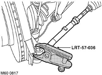 15. Отстранете и изхвърлете гайката, закрепваща сферичния щифт на кормилната щанга към кормилния…