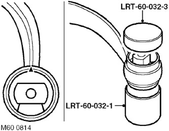 2. Позиционирайте втулката спрямо кормилната щанга, както е показано на фигурата, и я монтирайте с…