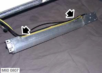 5. Отстранете двете скоби, закрепващи въздушните маркучи и изключете приемника.