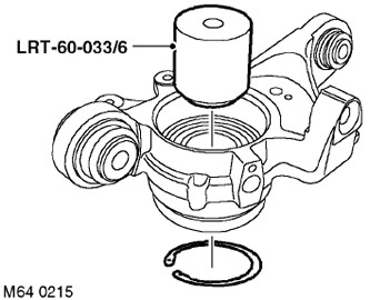 10. Отстранете и изхвърлете задържащия пръстен.