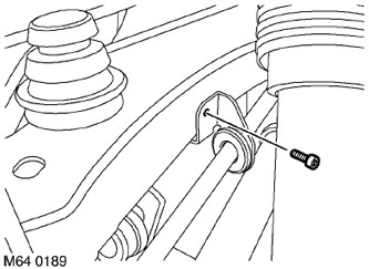 7. Отстранете шестостенния винт, закрепващ скобата на кабела на ръчната спирачка.