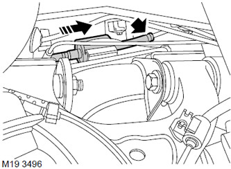 12. Отстранете нагревателя на охлаждащата течност на горивото и горивната помпа от гумените опори.