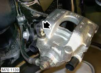 4. Поставете съд със спирачна течност, поставете обезвъздушителния маркуч върху фитинга на шублера…