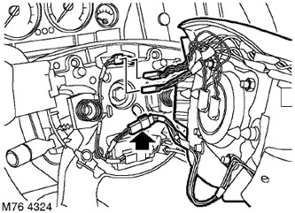 3. При модели с електрически отопляем волан: Изключете конектора от блока за управление на…