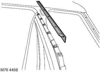 4. Отстранете горната декоративна облицовка на вратата.
