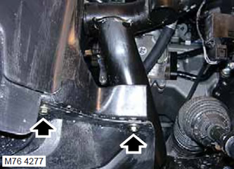 6. Отстранете 2-та винта, закрепващи вътрешния ръб на обшивката на левия калник към защитата на…