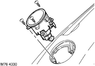 15. Отстранете 3-те винта, закрепващи дясната светлина на бронята. Повторете операцията за лявата…