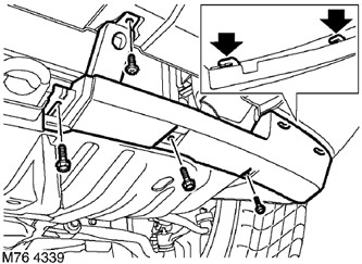 3. Отстранете 3-те винта, закрепващи удължението на бронята към защитата на двигателя.