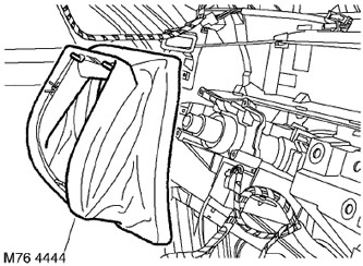 9. Освободете и отстранете горния корпус на кормилната колона.