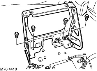 20. Отстранете 4-те винта, закрепващи опората на централната конзола към тялото, и отстранете…