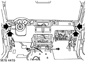 30. Отстранете 4-те гайки и 2-те винта, закрепващи контролния панел към тялото.