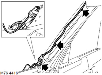 32. Разкачете 2-те съединителни блока и освободете фиксатора на кабелния сноп от колоната «A» близо…